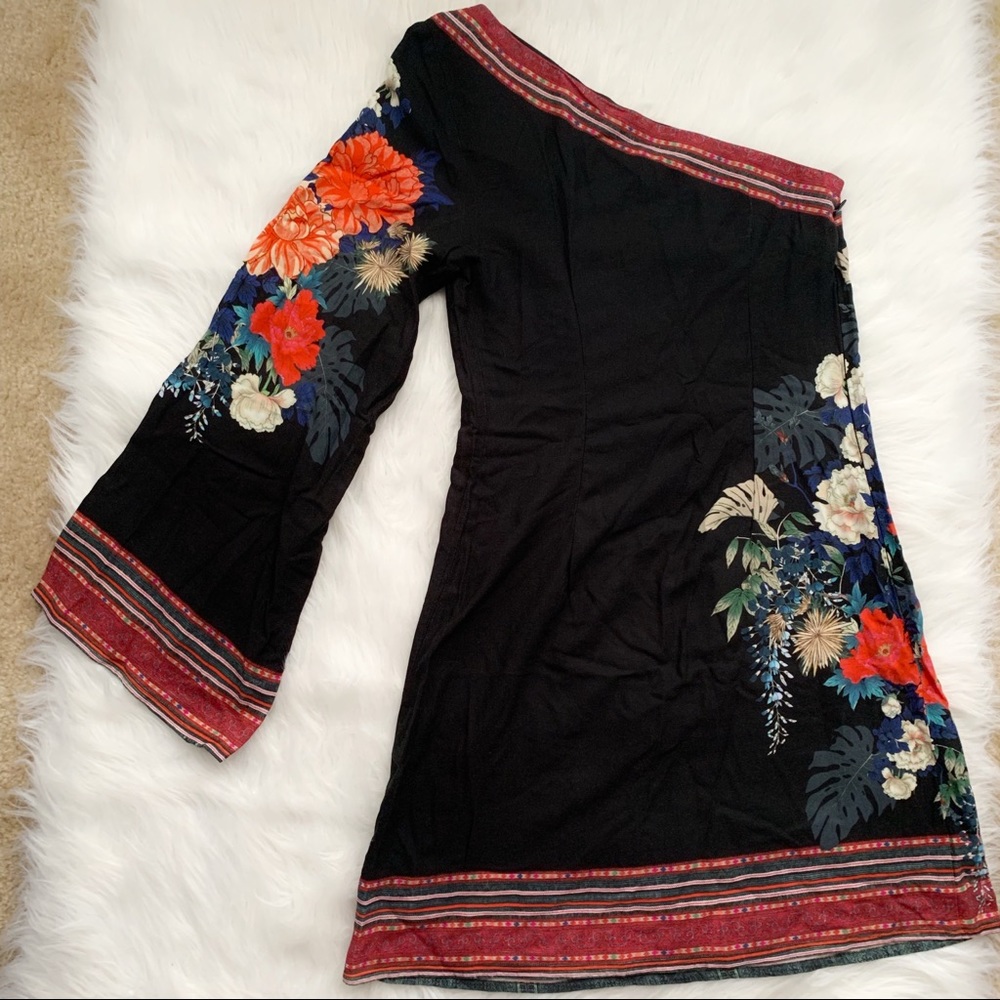 One shoulder dress